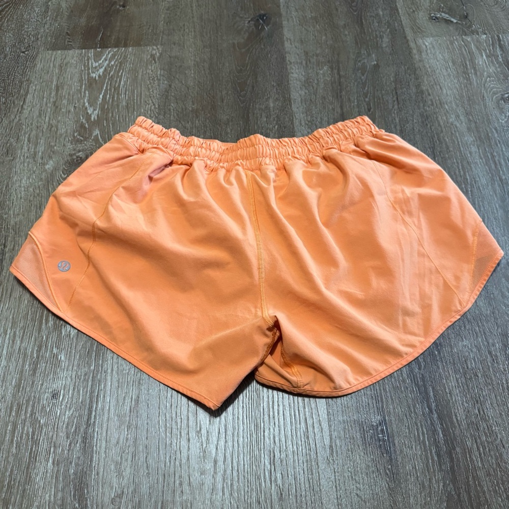 Lululemon Hotty Hot Low-Rise Lined Short 4" - Picture 5 of 7